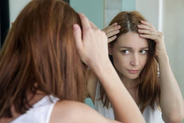 Chute de cheveux en automne : comment agir ?