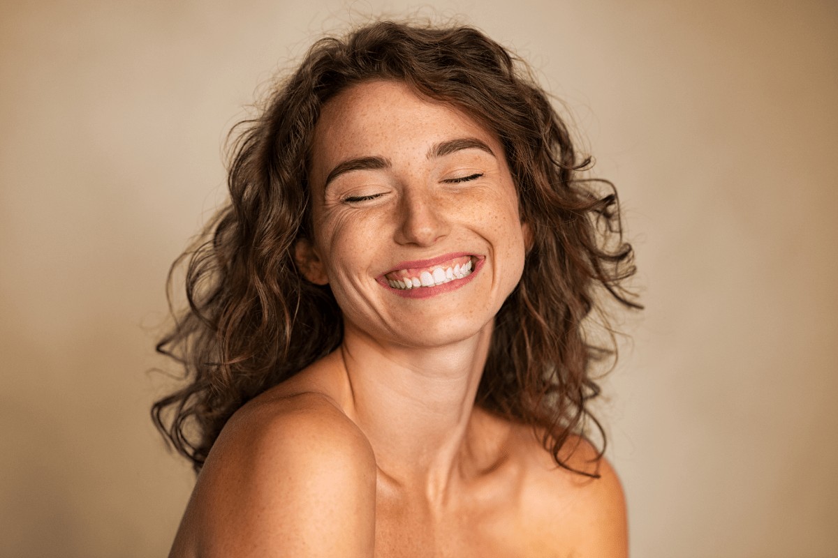 Comment être heureuse seule ? Guide pour s’épanouir en solo et kiffer sa solitude